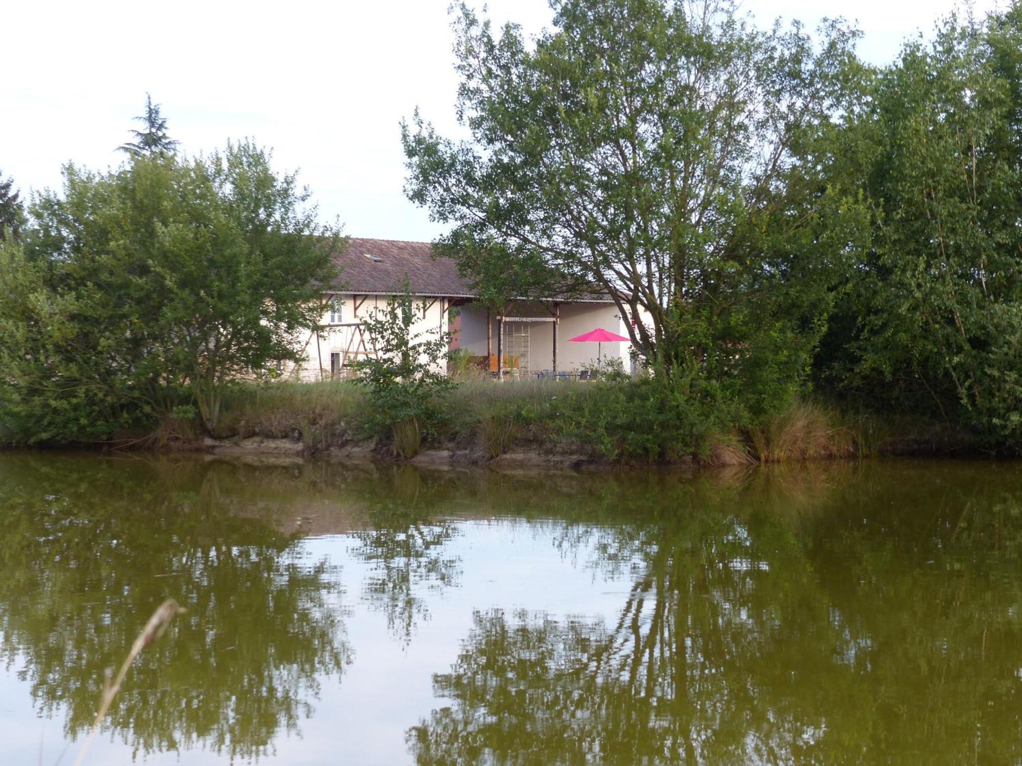 Gites Domaine De La Rochere Domsure Екстериор снимка